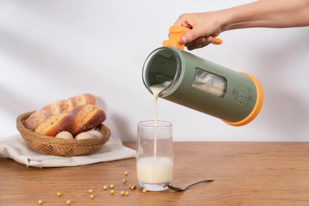 会生活的人，家里都会有这样一个多功能的豆浆果汁搅拌机