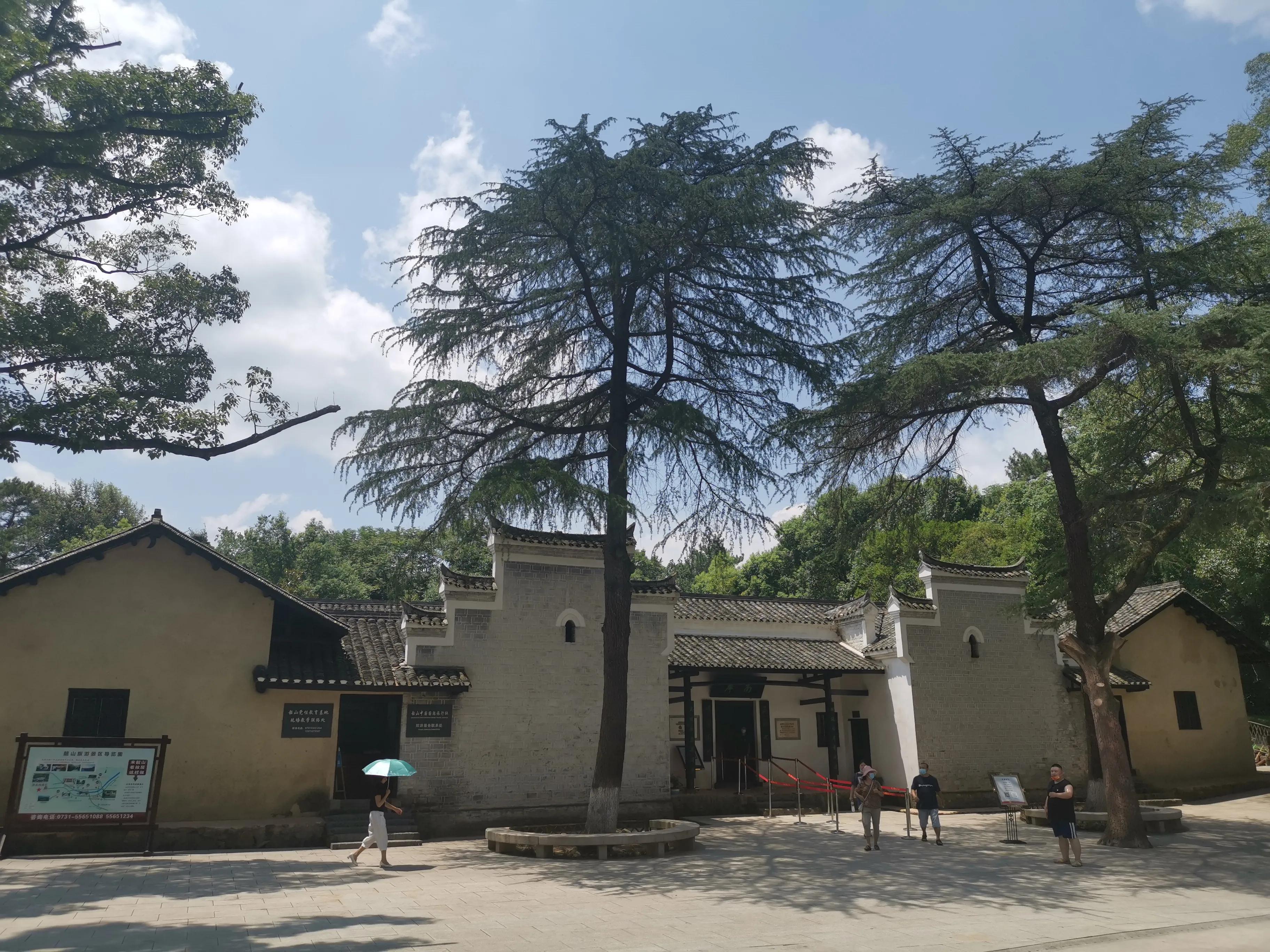 周末韶山一日游:参观了毛*东泽**故居、滴水洞、虎歇坪