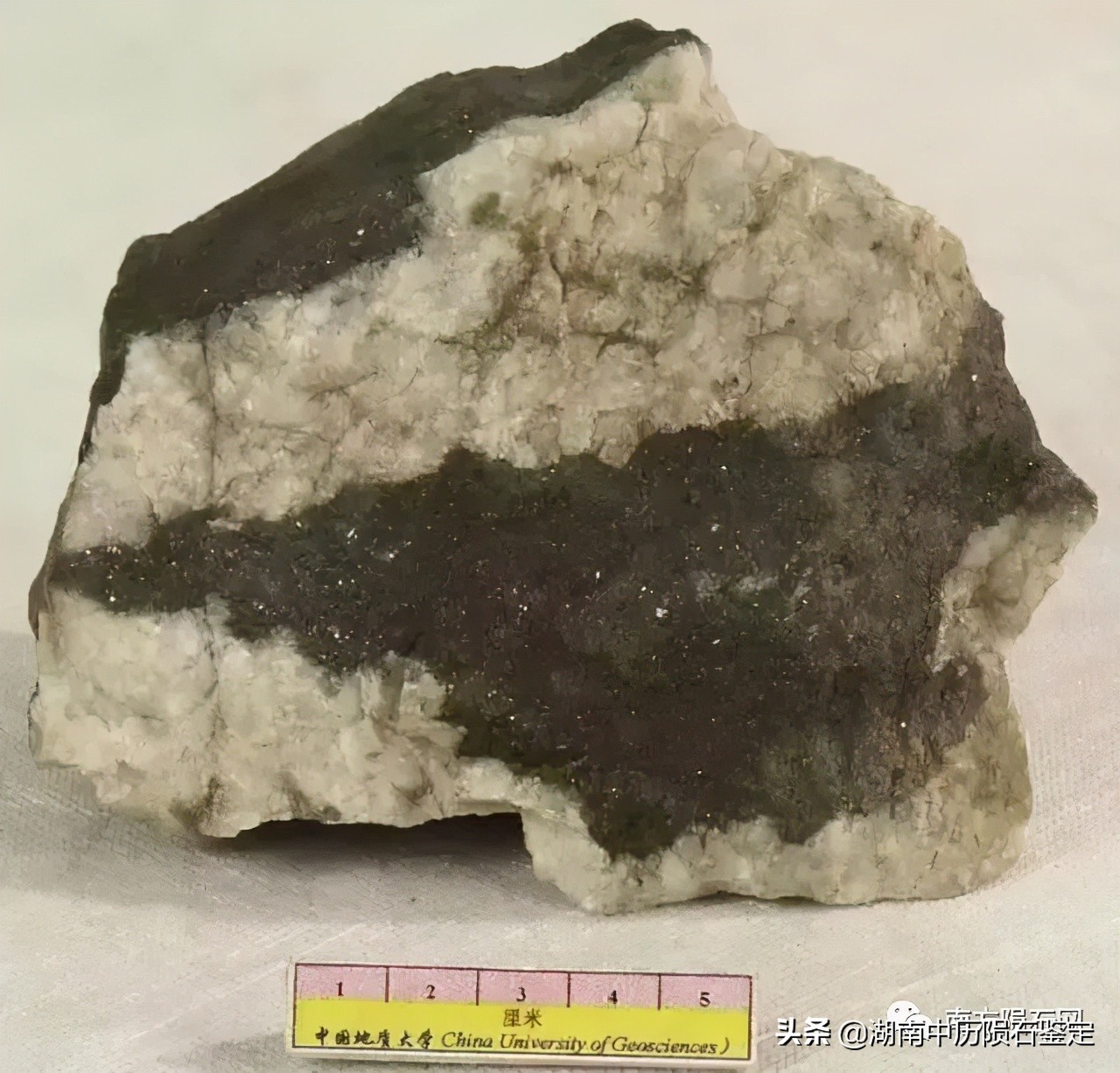 月球陨石与地球矿石的区别,月球陨石和矿石有什么区别