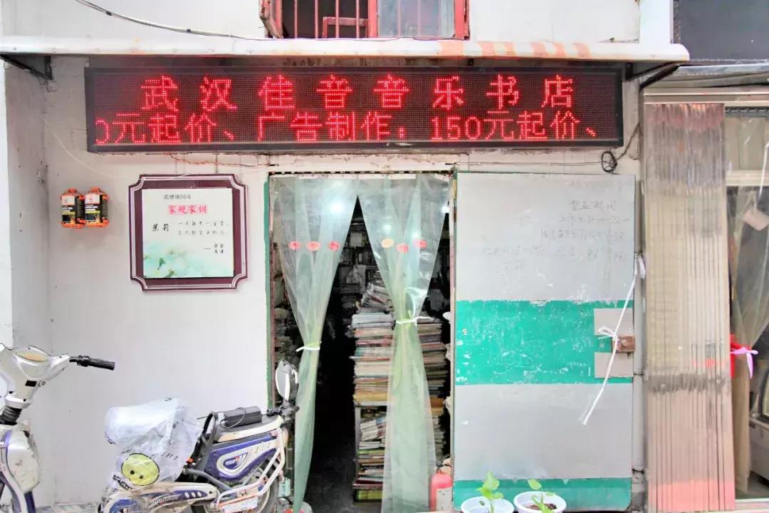 武昌这所低调的大学坐拥一线江景,教学楼窗外就是黄鹤楼