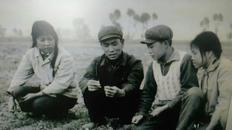 插队时的知青和当地人的深情,兰州知青插队