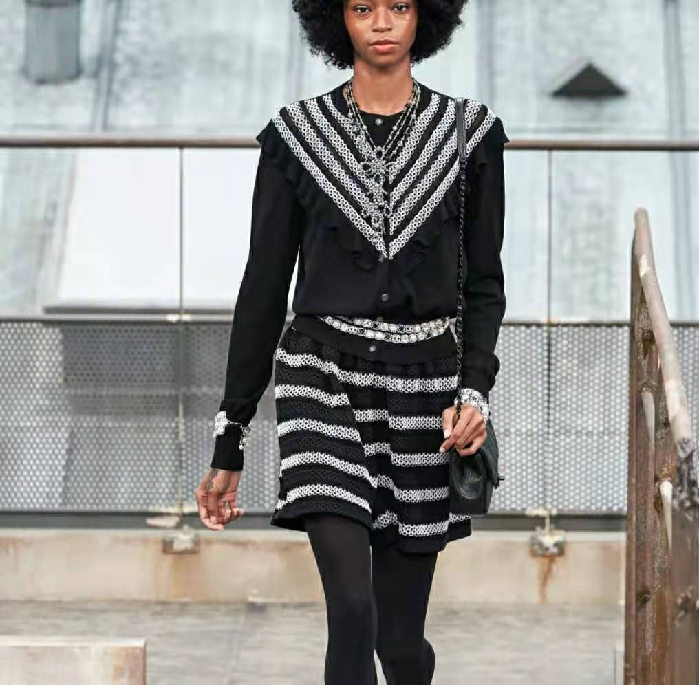 为什么女人不能抗拒香奈儿,女人为什么喜欢香奈儿