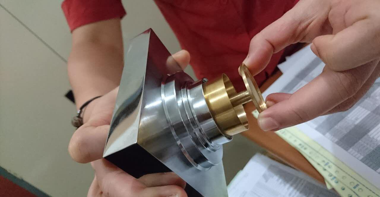 卫生间洗漱台有臭味反上来怎么办,卫生间的排污管反臭味如何解决