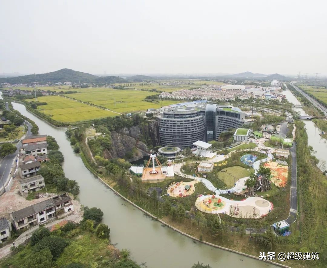 深坑酒店建造过程中洪水怎么处理,深坑酒店的水怎么排