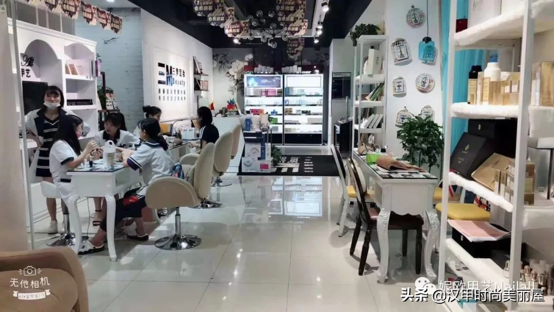 美甲师如何面对刁钻的顾客,美甲师怎样才有回头客