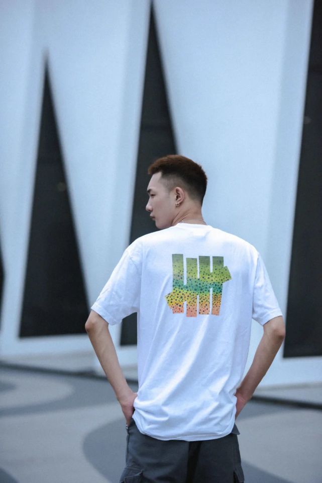 秘！陈冠希和神秘大佬一起拍的Vlog视频，深扒一下，手慢无