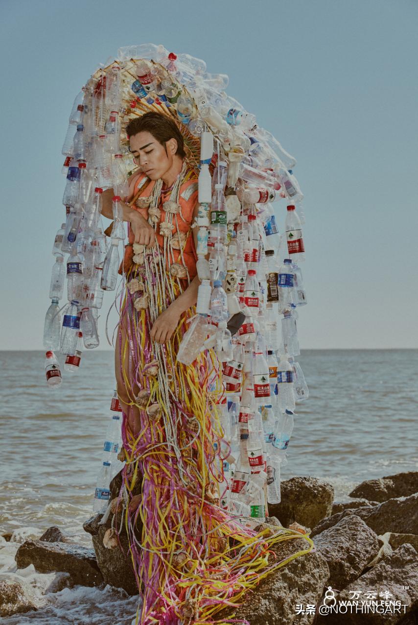 给明星做造型的“垃圾”行为艺术家?雷人背后的那一份深刻……