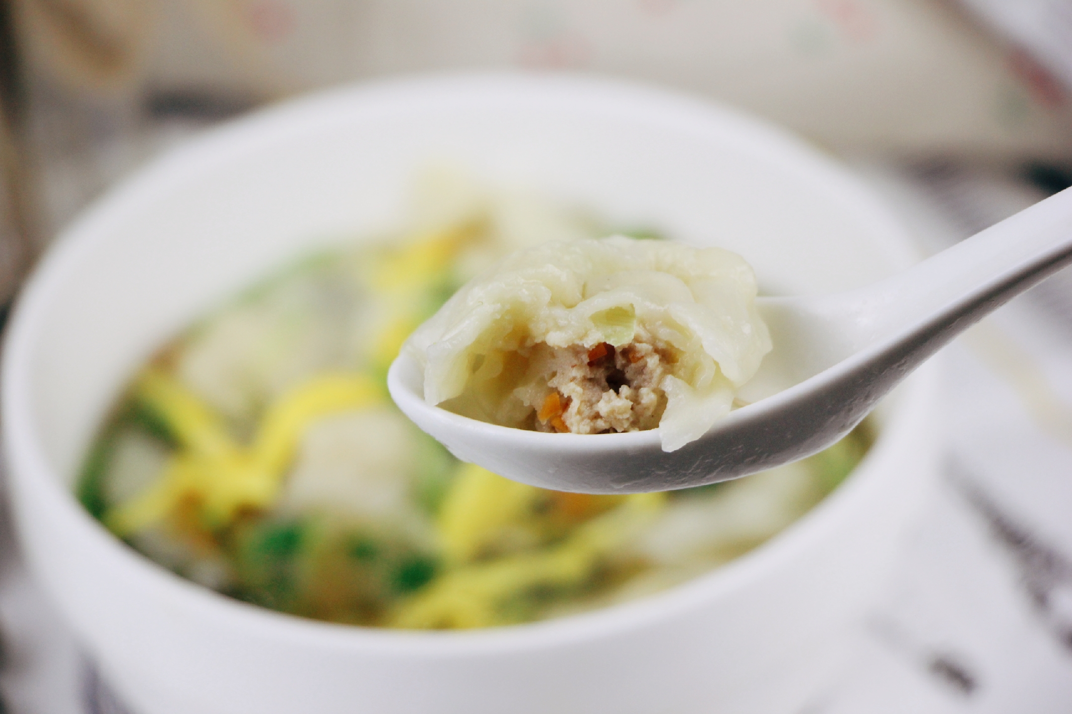 馄饨馅怎么调制又鲜又嫩不发酸,馄饨馅儿怎么调鲜嫩不柴