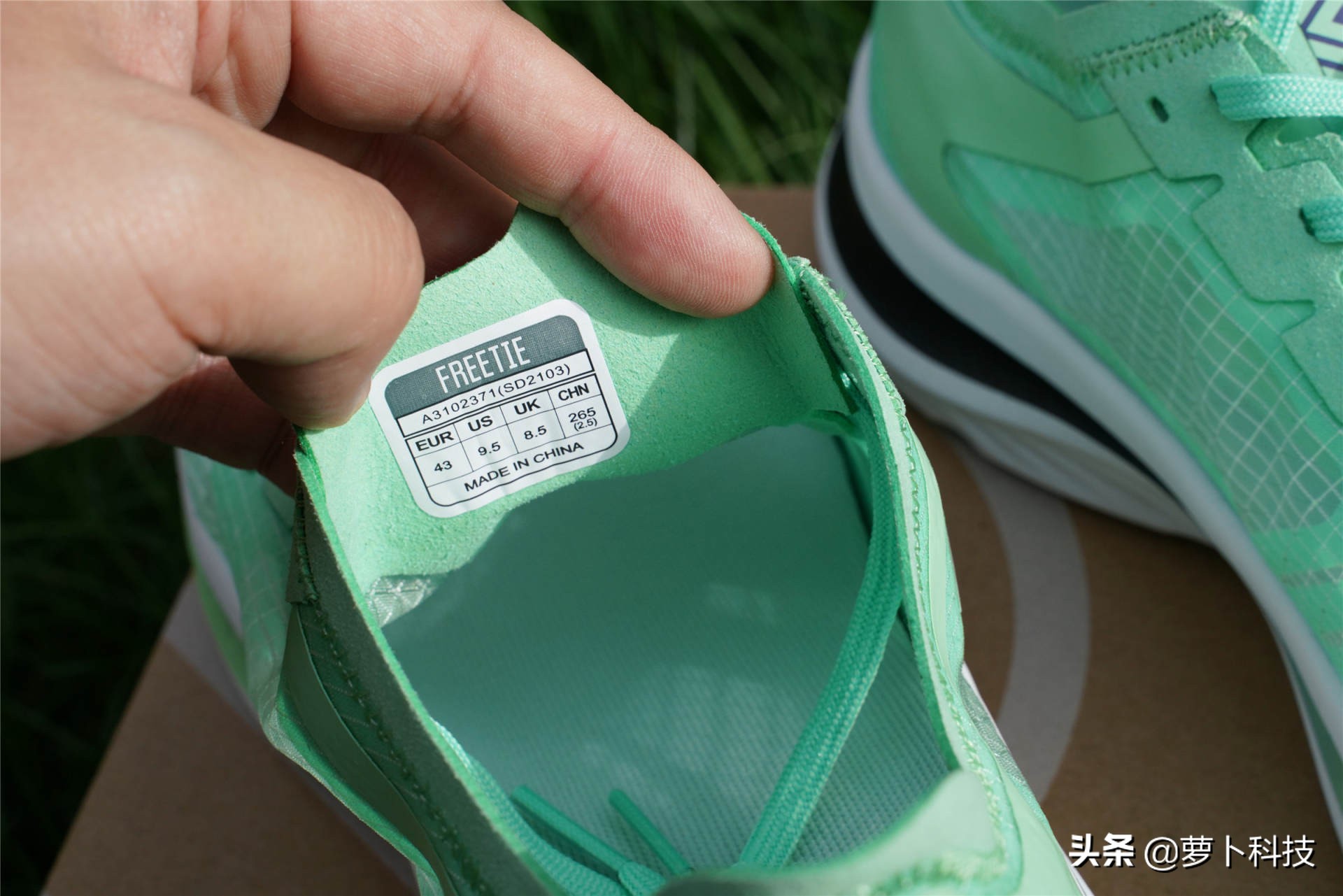 米家freetie轻云缓震竞速跑鞋,freetie轻云跑步鞋和云弹跑步鞋