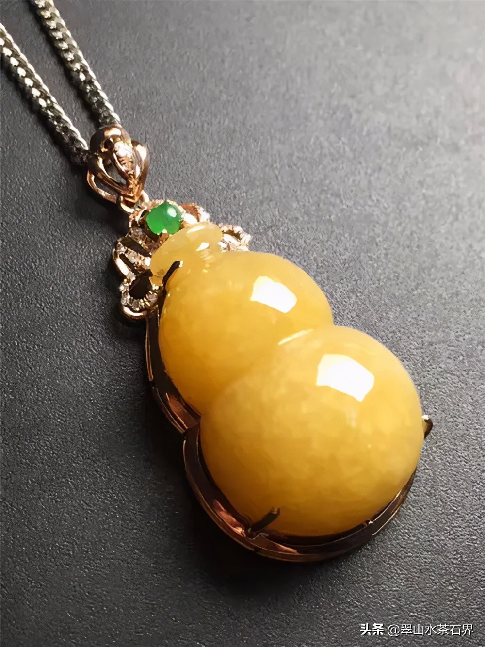 不同颜色翡翠含的元素,不同种类绿色的翡翠