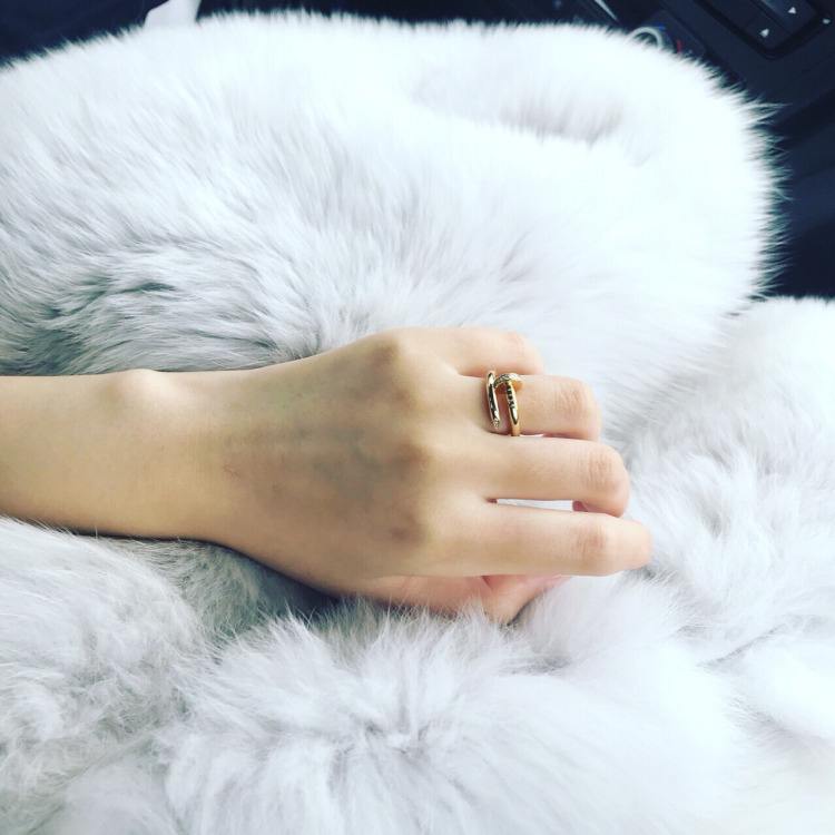 卡地亚戒指love和钉子哪个好,卡地亚钉子款戒指多少钱