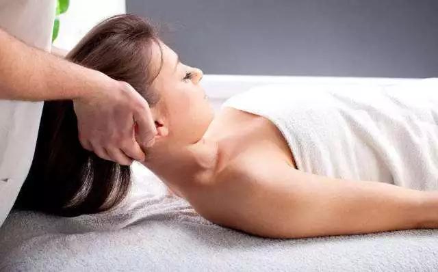 头晕头痛胸闷交感型颈椎病,交感神经型颈椎病头晕的中医辨证