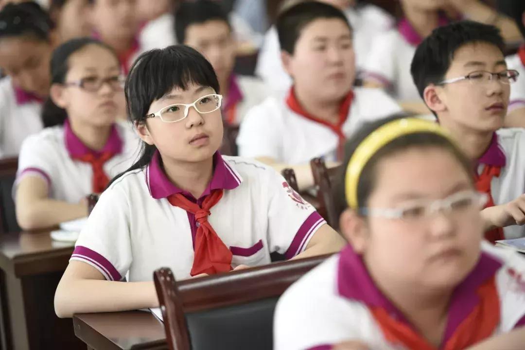 眼镜一戴摘不掉,眼镜一戴一摘为什么会涨度数