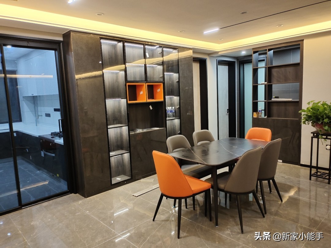 现在装修无主灯好看还是有灯好看,新式装修客厅无主灯