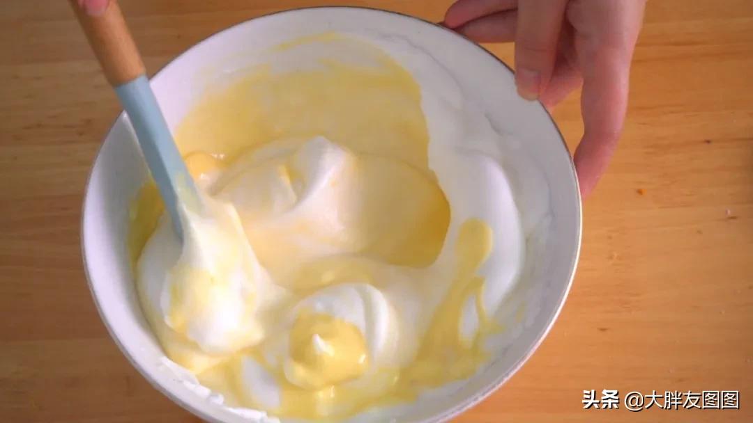 酸奶蛋糕制作教程零基础,比豆腐脑还嫩滑的酸奶蛋糕