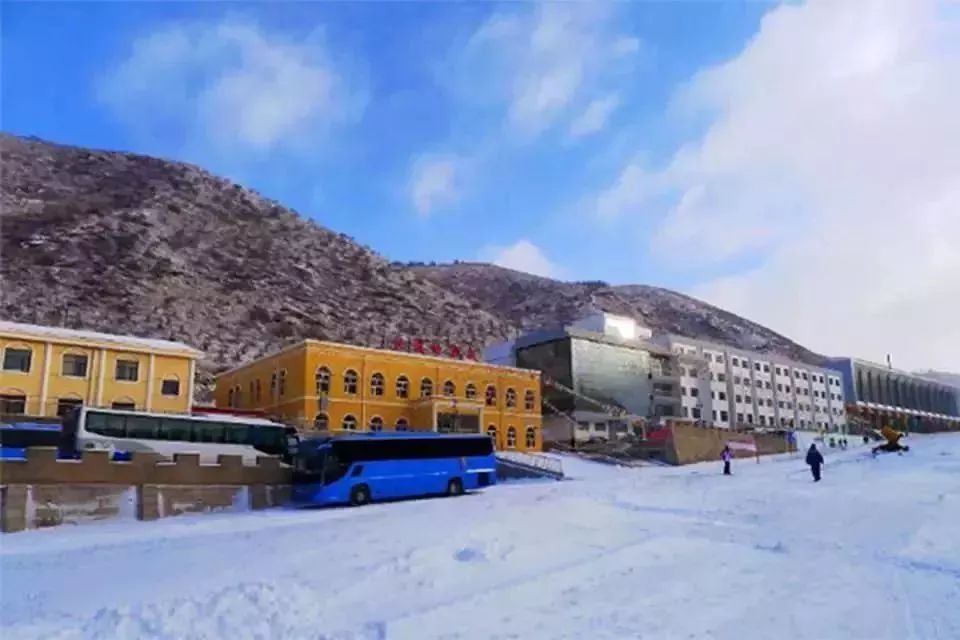 张家口各个滑雪场票价,张家口滑雪场是天然雪还是人造雪