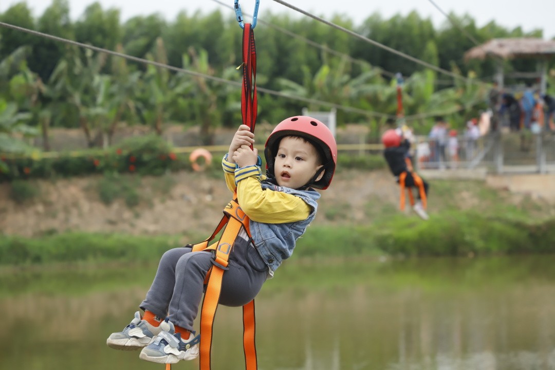 东莞东城莞师附小2022届604班,莞师附小学生踢球