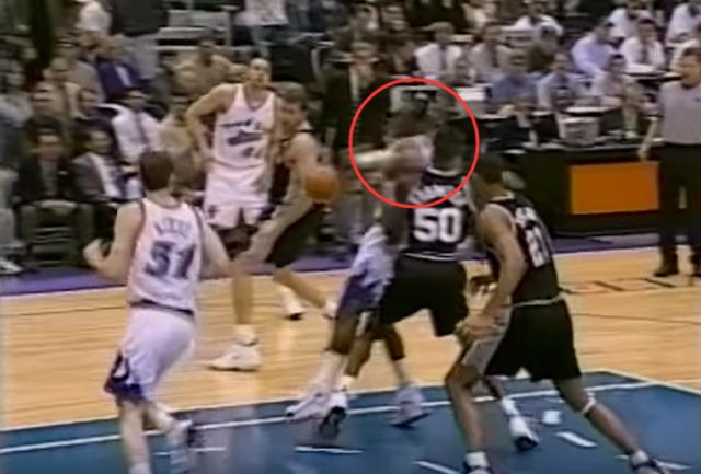 最强nba马龙铁肘无情抽奖,最强nba马龙铁肘对碎骨机