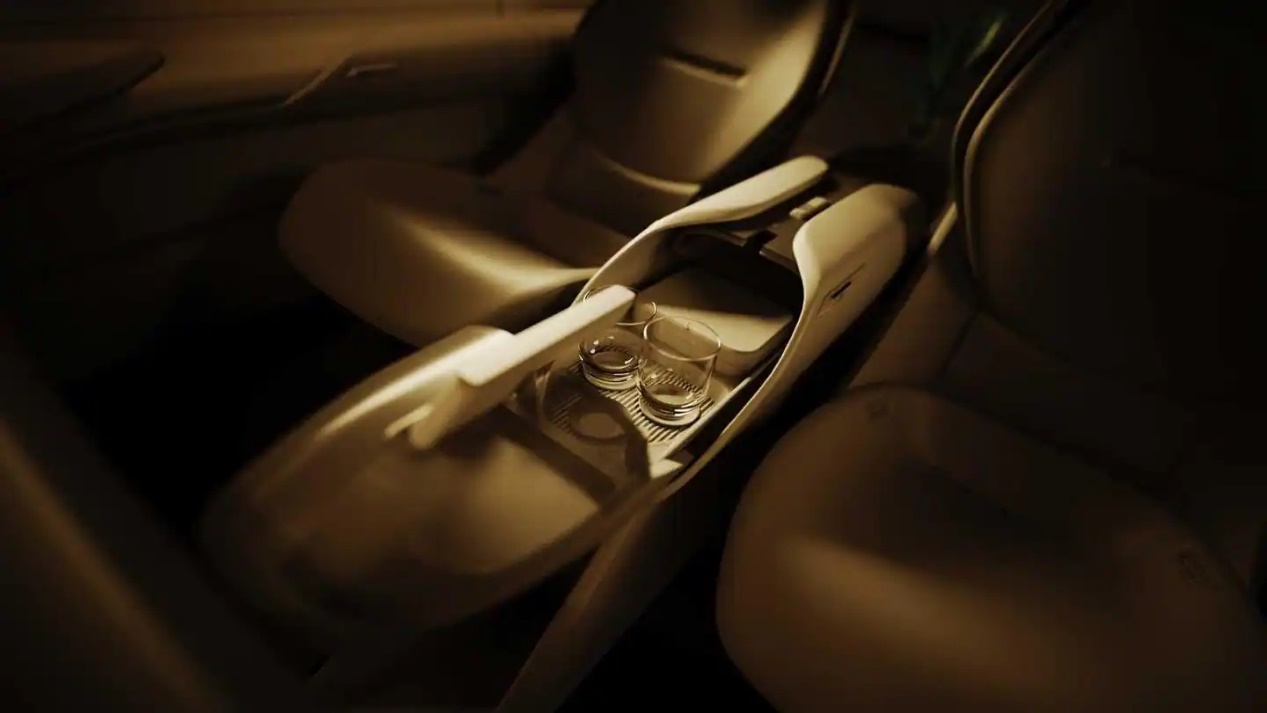 奥迪四门跨界轿跑概念车亮相国内,奥迪rs5敞篷车2017款价格