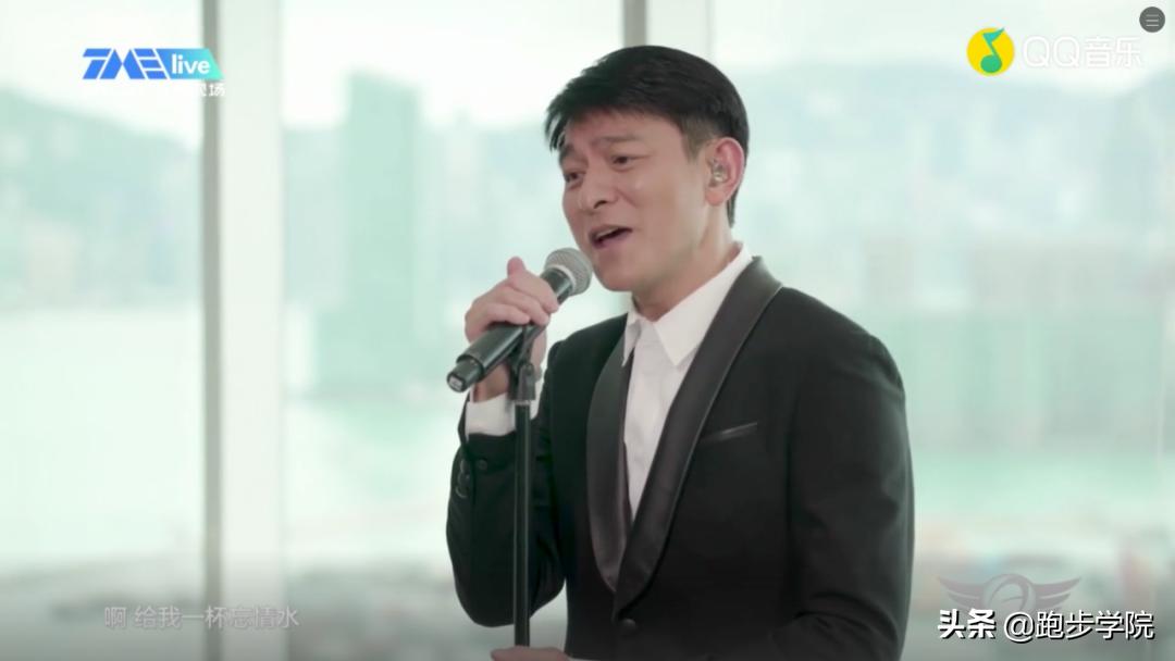 刘德华42岁颜值巅峰,刘德华60岁身材