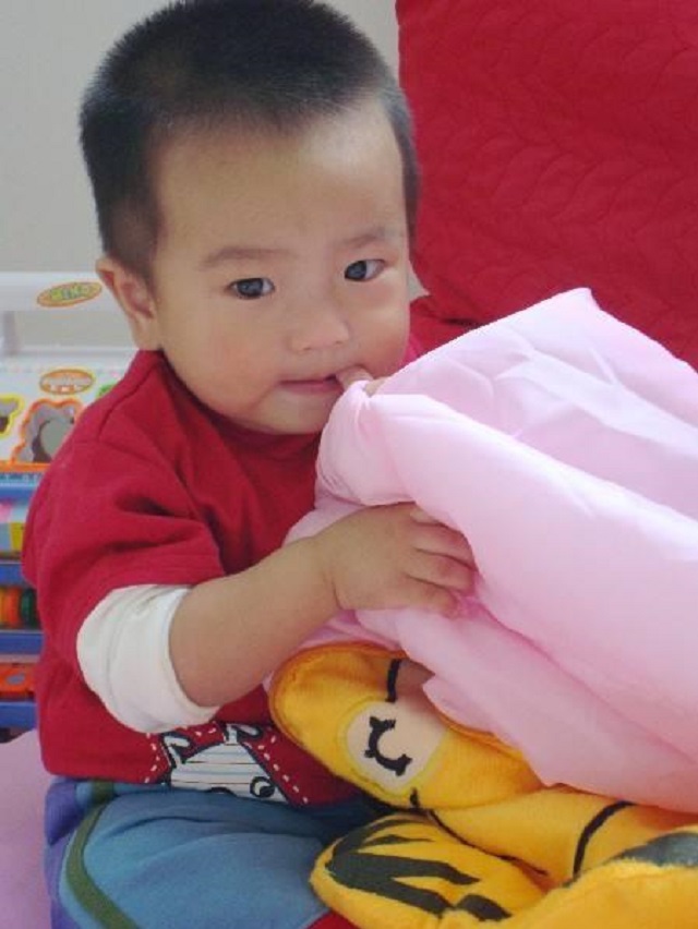 孩子对一件衣服依恋怎么办,孩子恋旧以前的衣服都不让扔