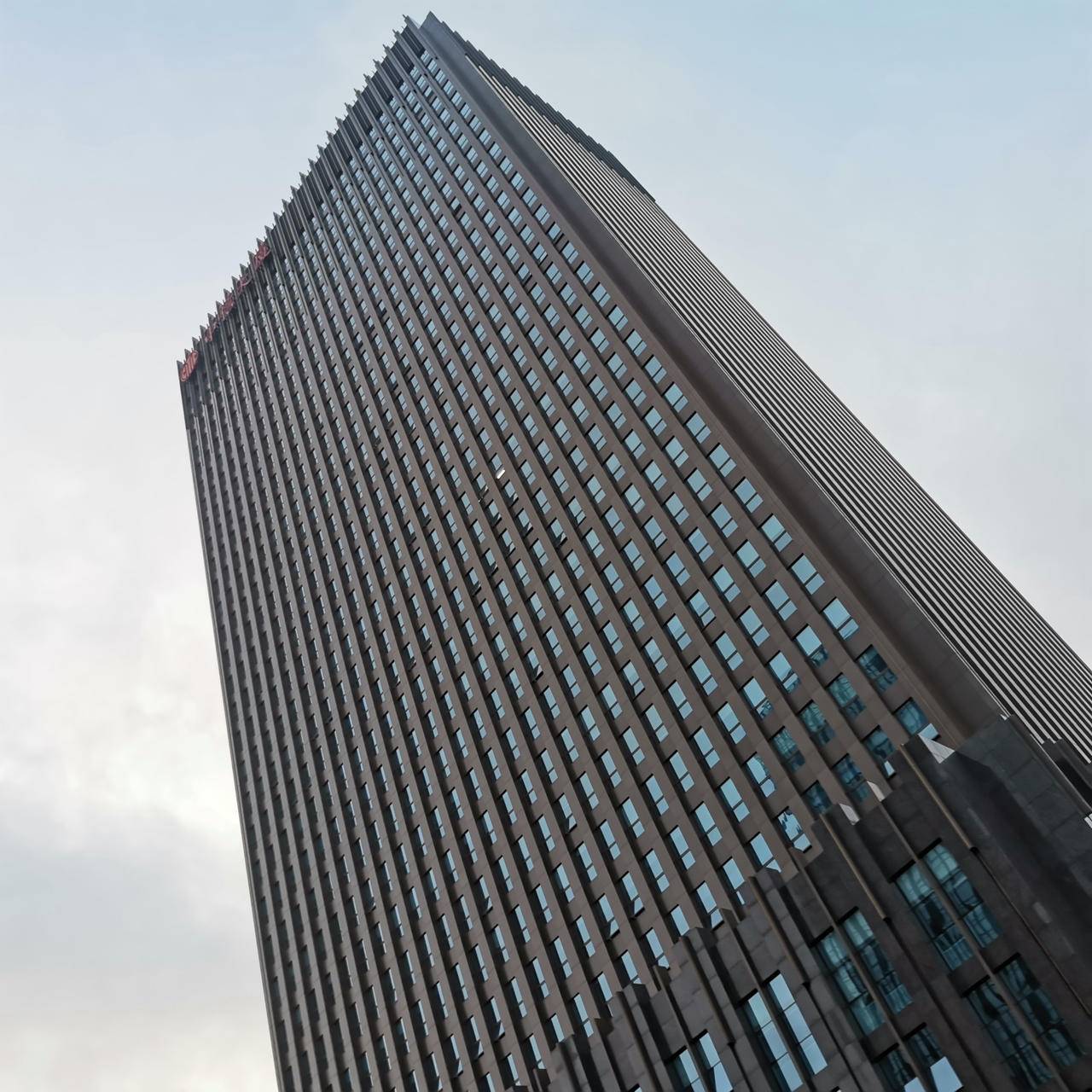 荣耀20pro评测视频,荣耀20与荣耀20pro深度评测