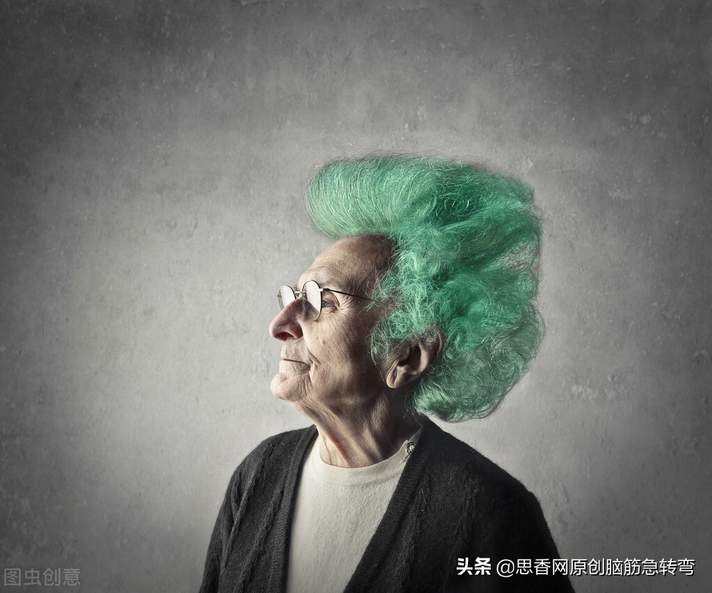 一头青来一头白，胡子还在地里埋。头上顶朵小白花（打一蔬菜）