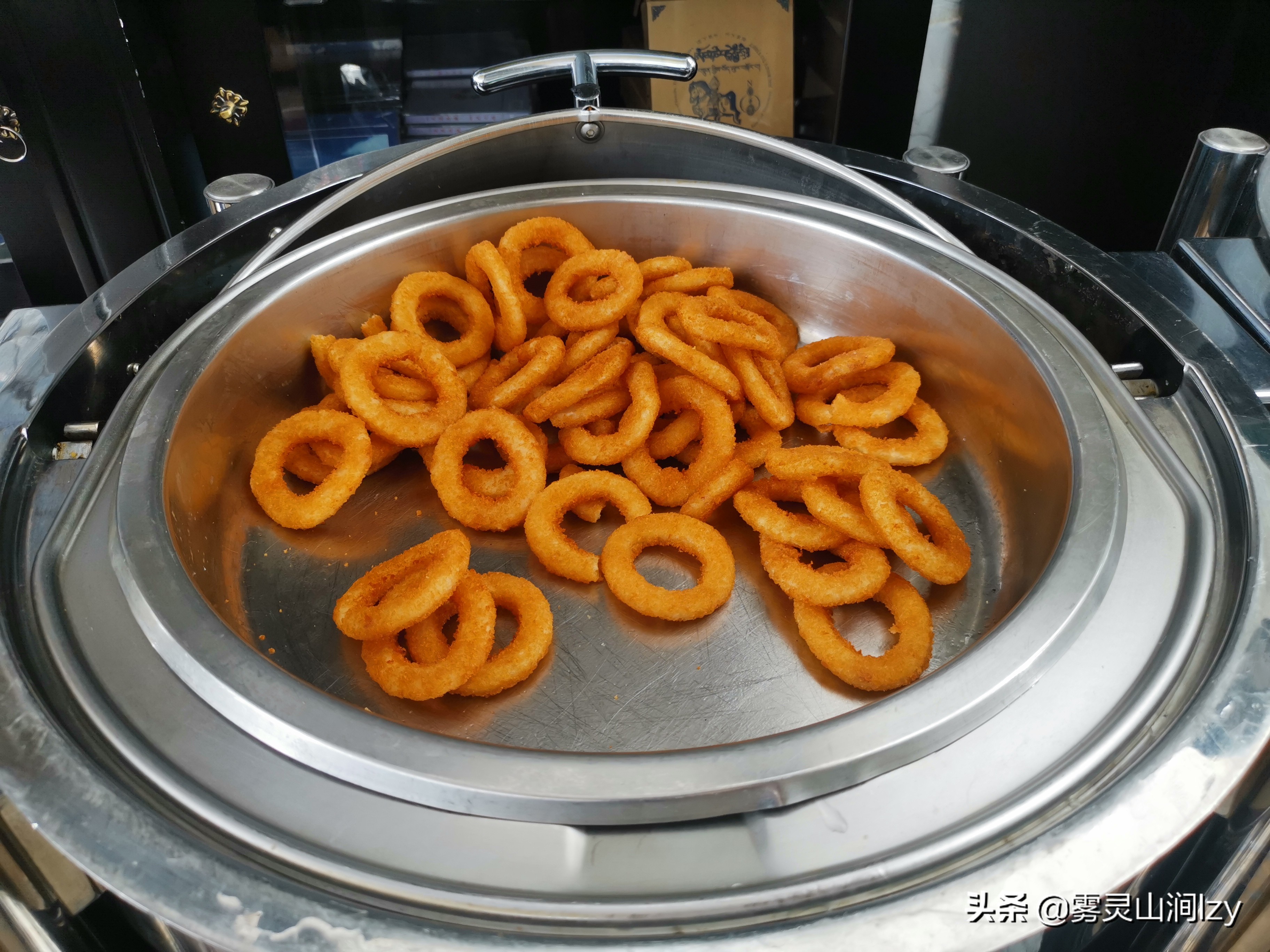 蓝天白云下的雪域高原布达拉宫,蓝天之下日光之城简介