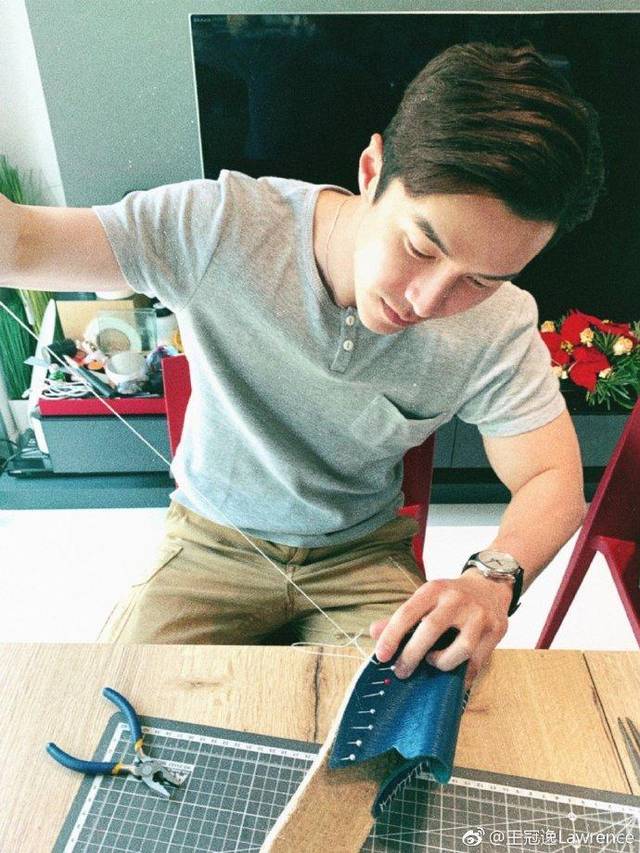 “大嘴猴夫妇”都是宝藏!海兰察亲手制作皮拖鞋,肱二头肌很打眼