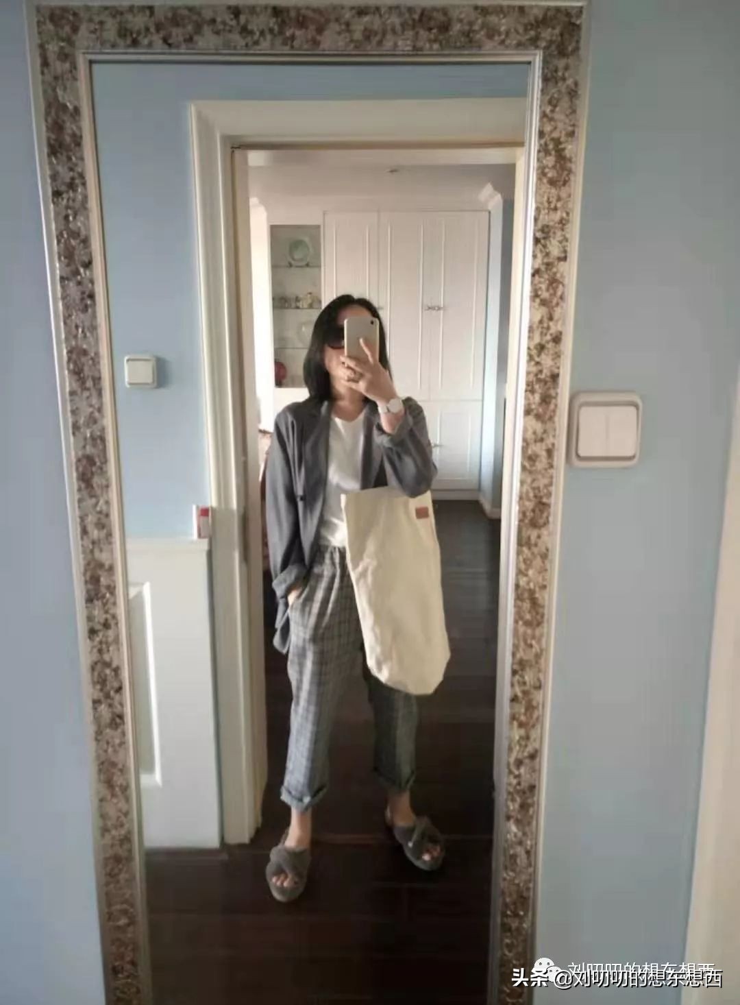 白t穿搭高级感西装,今年超级火的白t加西装外套