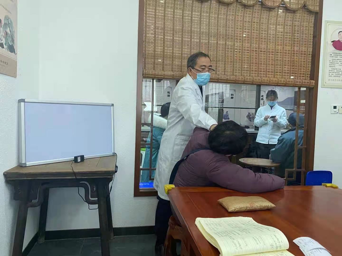 老人耳鸣腿麻怎么办,老年人耳聋扎针灸能治好吗