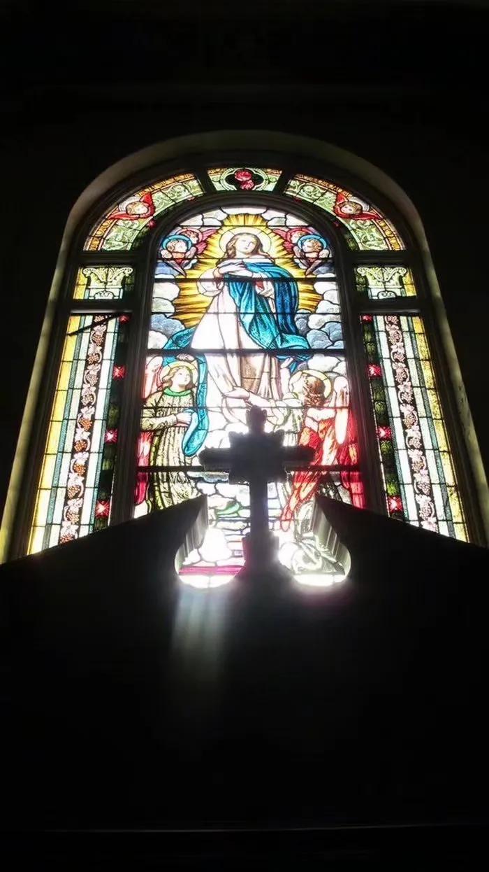 玻璃花窗光影,玫瑰花窗的光影