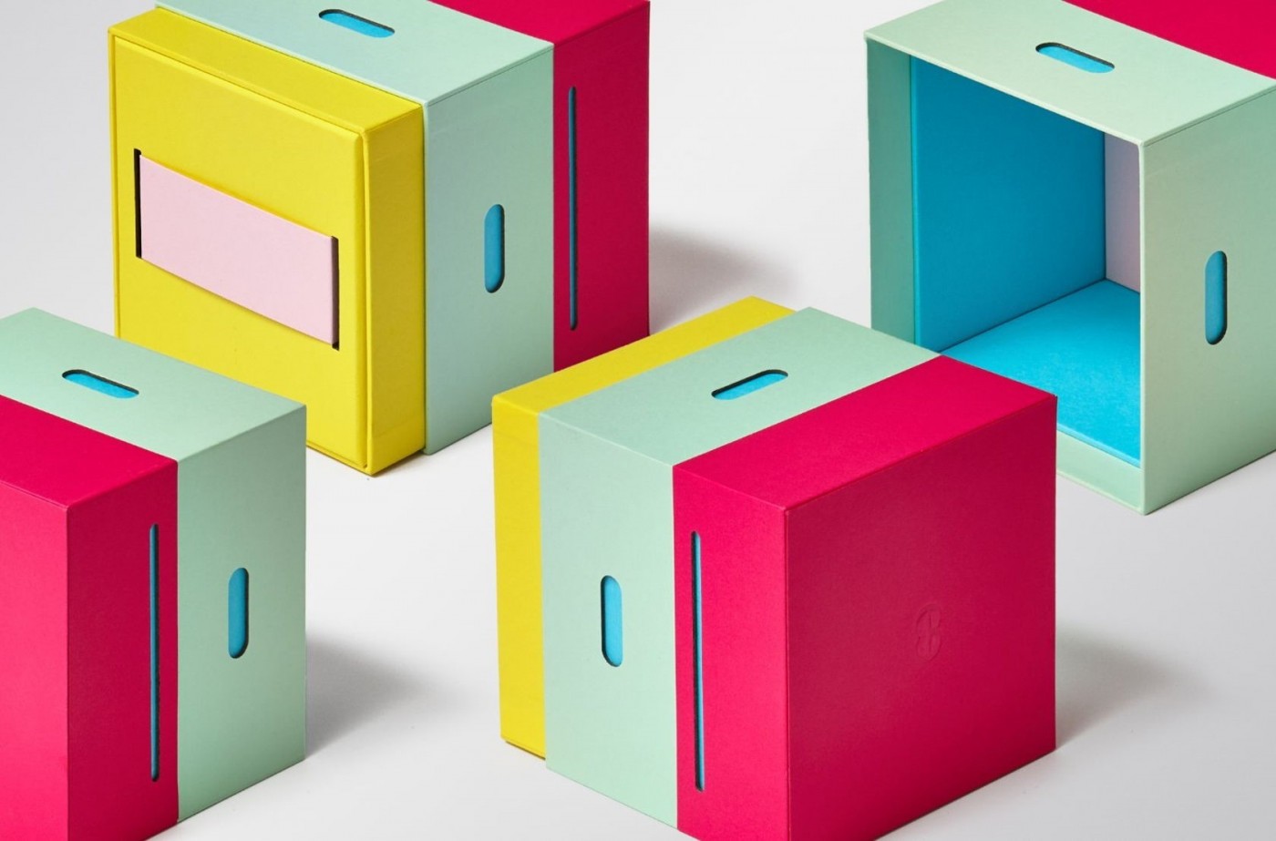 开封就像在采蜜！英国蜂蜜新包装炫目登场，纸花开绽采蜜趣！