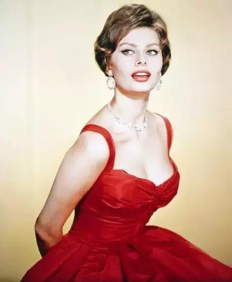 索菲亚写真照全集,索菲亚身材大秀