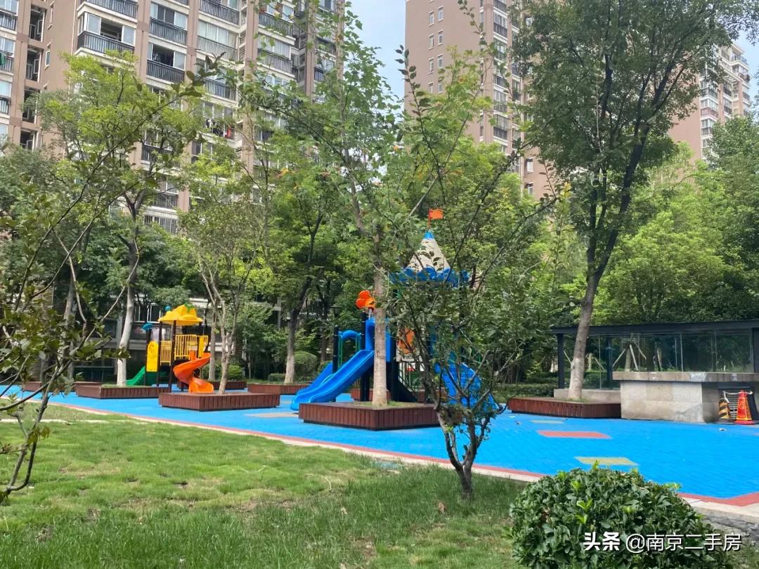 小区环境好价格低的二手房,小区位置好但物业差值得买吗