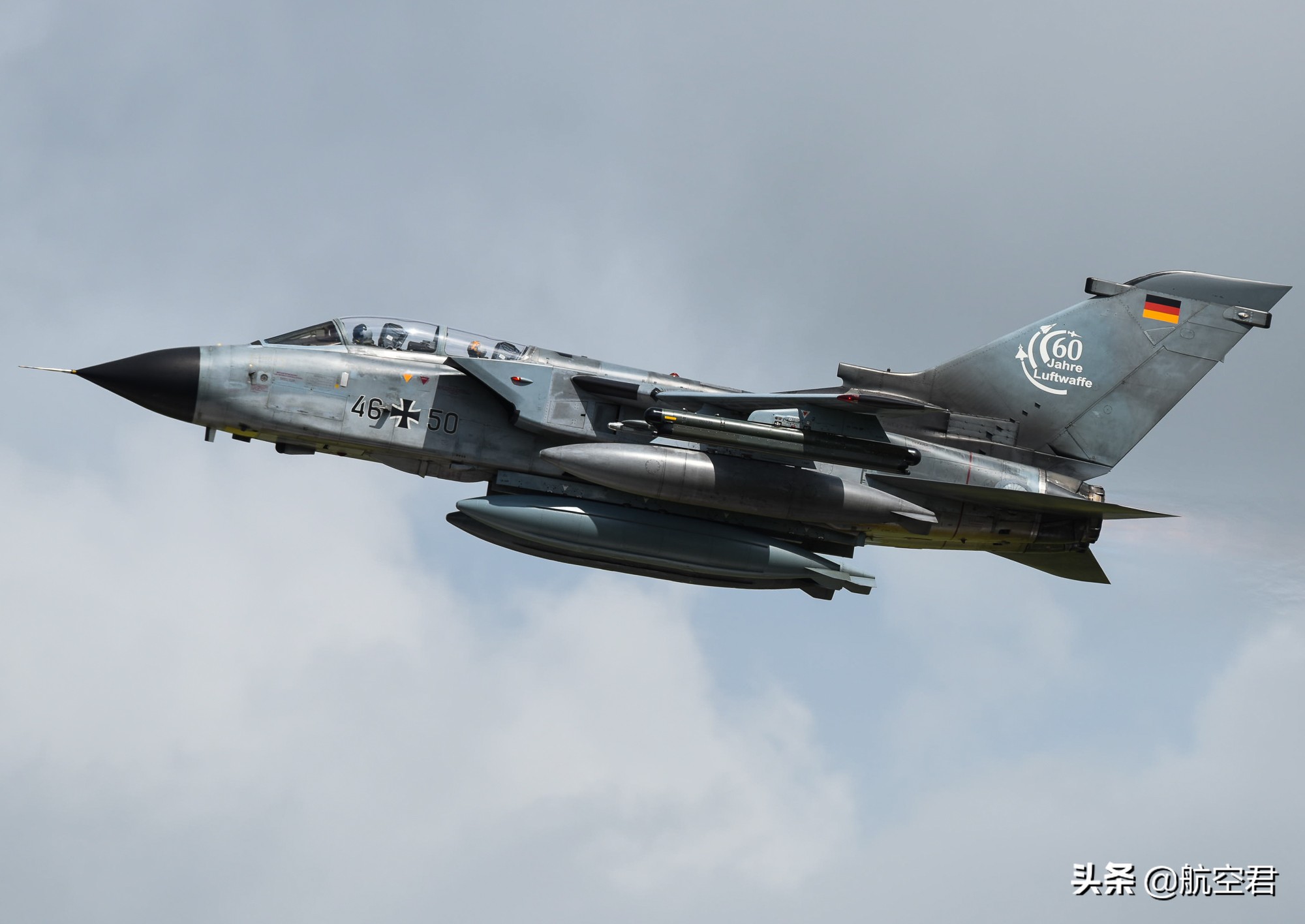 我与祖国共成长，从拍飞机的摄影器材一撇生活品质的迅速提高