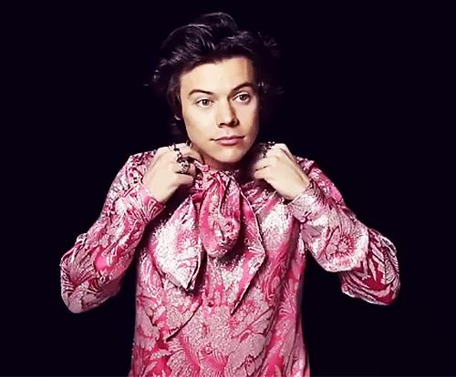 穿粉色就是娘娘腔?让小李子和猫王告诉你什么叫“油而不腻”