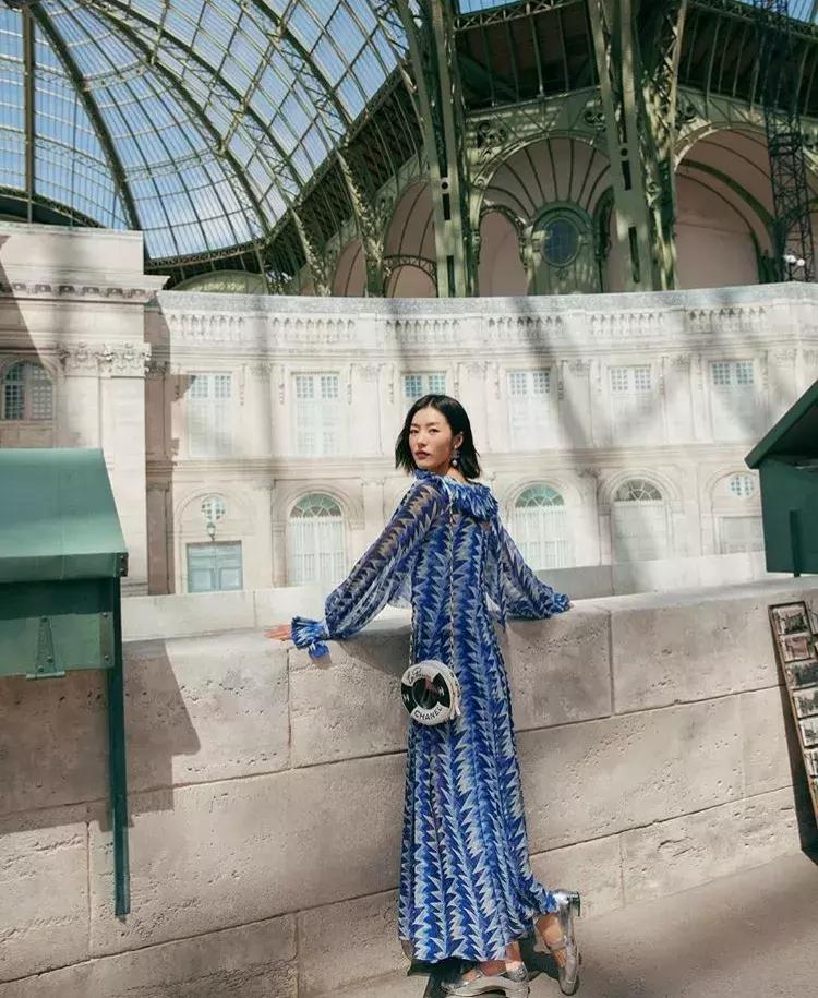 大表姐刘雯和香奈儿,大表姐刘雯的包