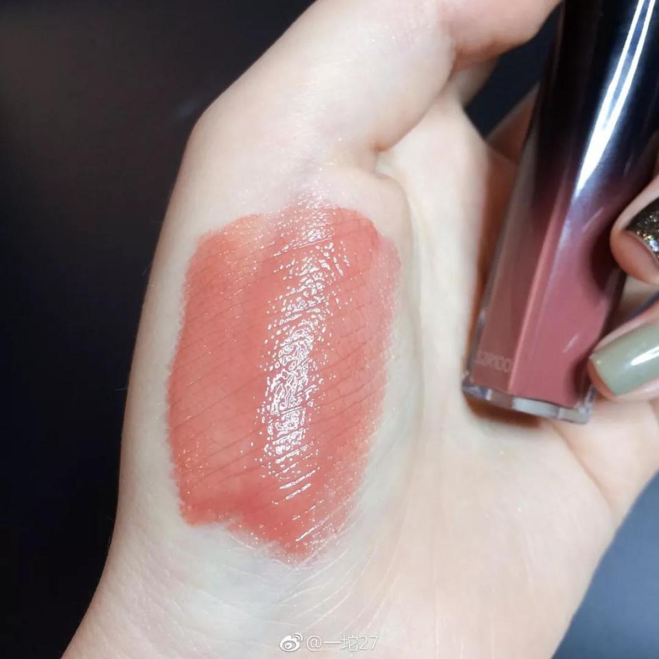 快买了这只口红来人间水蜜桃学院报道!