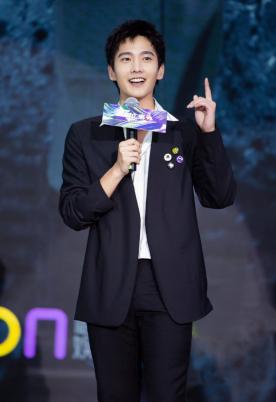 杨洋蒙奇奇发型,杨洋新造型视频