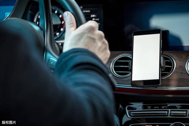 中控屏如何连接手机导航,如何将手机导航同步到车机