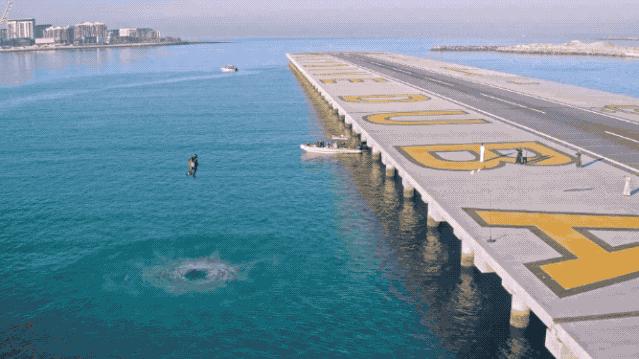 迪拜小飞机,迪拜黄色小飞机