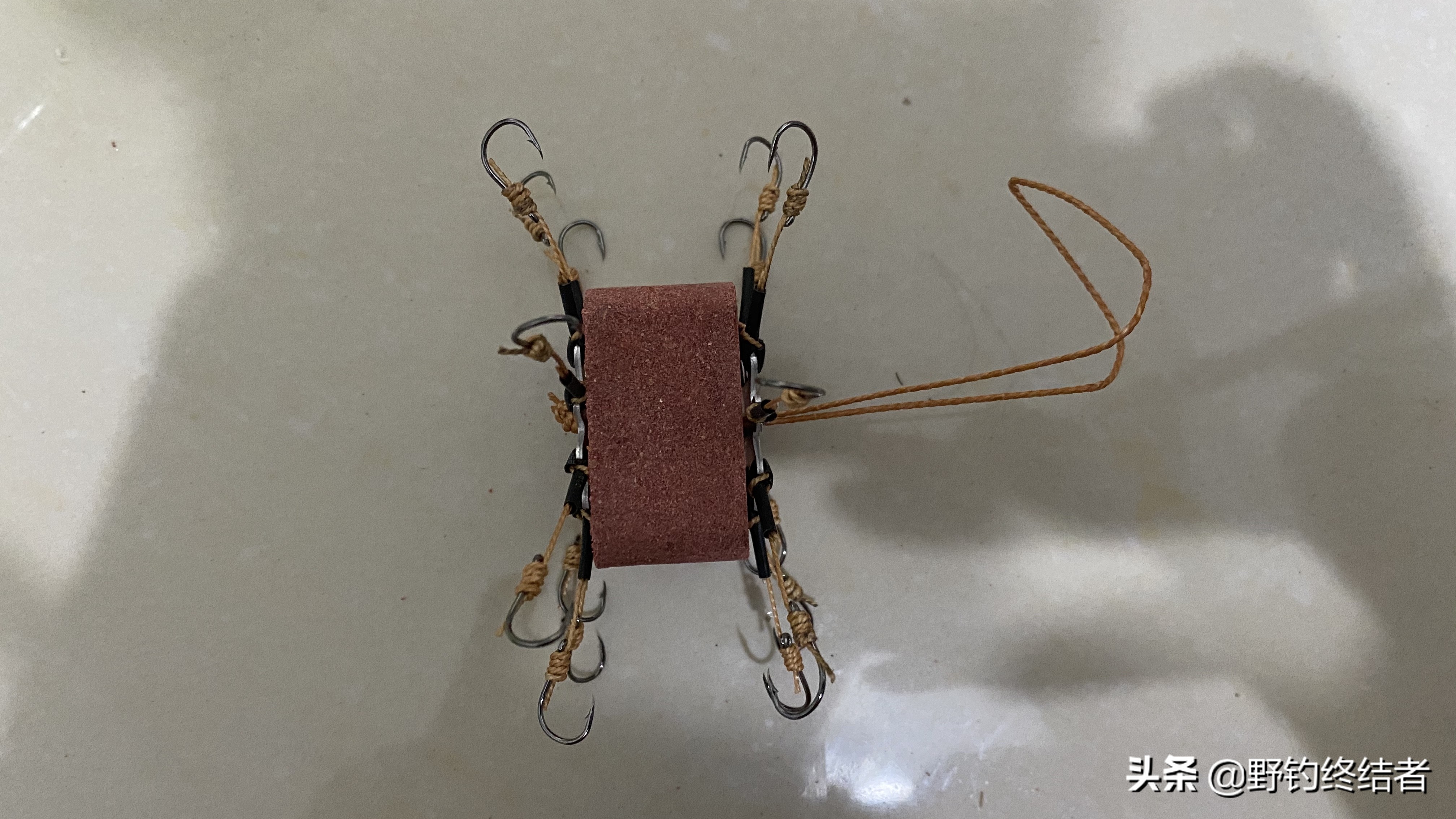 海竿翻板钩防挂底最好的方法,钓巨物用翻板钩钓底好还是钓浮好
