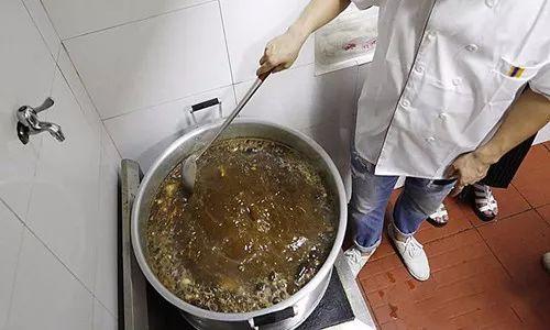 卤菜卤水发苦怎么回事,卤菜的卤水酸了怎么挽救