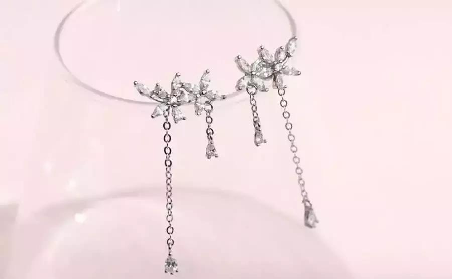 小钻戒指耳饰轻奢小众高级感,项链戒指耳环三件套