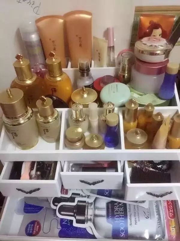 隐藏式梳妆台你见过吗,别人的梳妆台照片