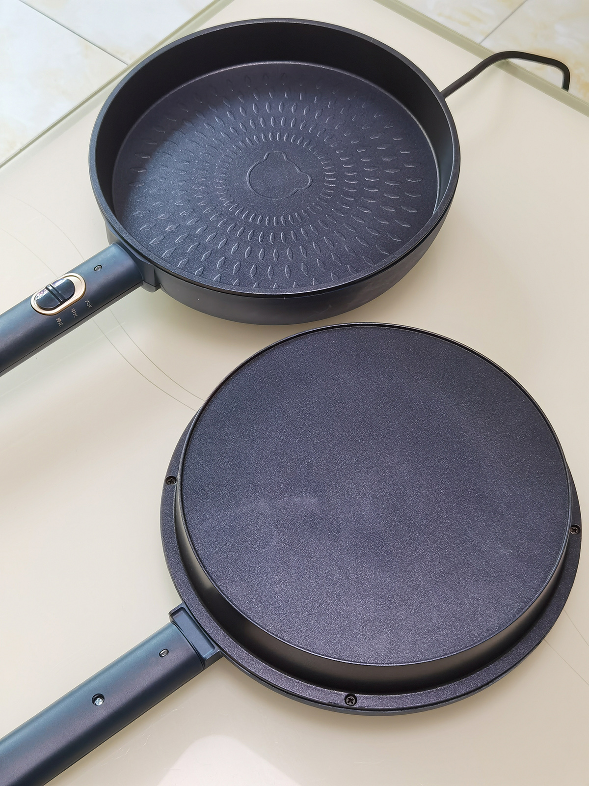 小葱鸡蛋锅贴电饼铛的做法,小熊电饼铛鸡蛋饼的做法