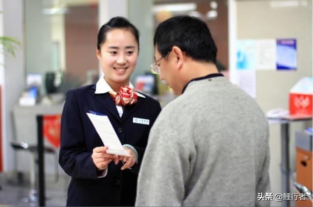 为什么银行工作人员都劝我办理一张金卡，有什么套路吗？