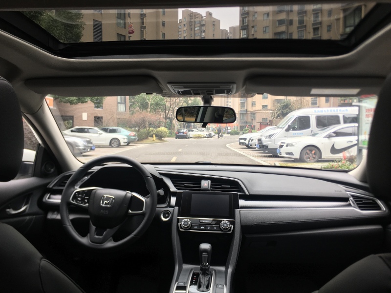 本田思域白色款,本田思域白色车漆蹭了怎么修复