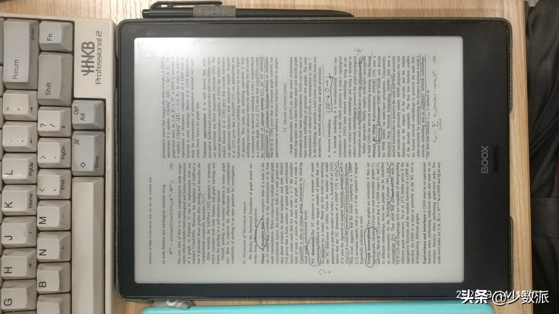 没有华丽舞台也没有炫彩的灯光,没有灯光的高性能电脑配置